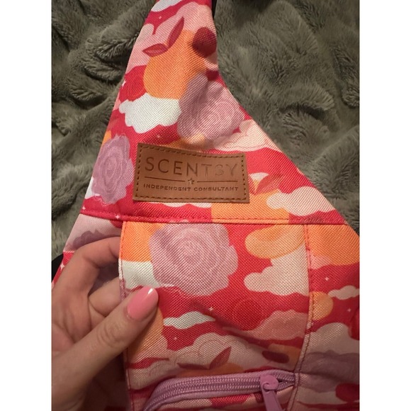 Scentsy sling bag - Picture 3 of 4
